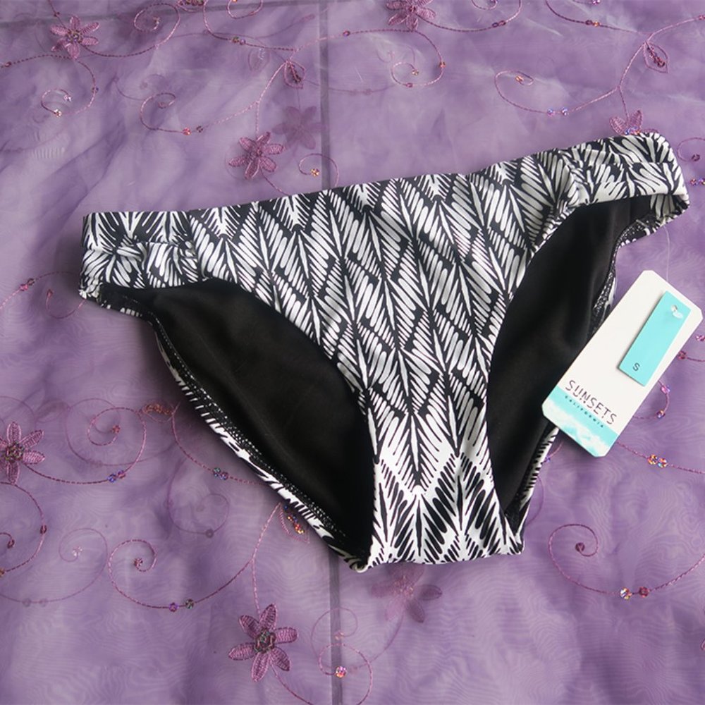 Sunsets California aztec bikini bottom black/white size small